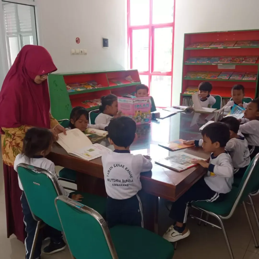 TK Mutiara Bunda Ambarawa melakukan Kunjungan Perpustakaan
